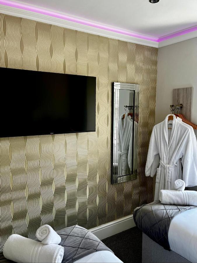 The Mews Boutique Deluxe Apartments, Sleep 2-6 People , Central Location, Free Parking Windermere Exteriér fotografie
