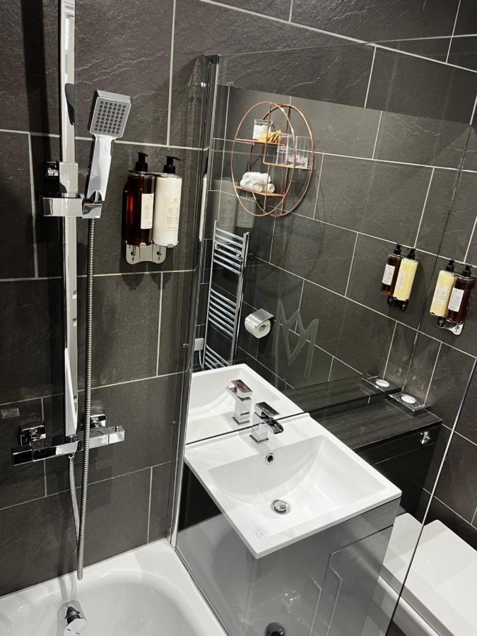 The Mews Boutique Deluxe Apartments, Sleep 2-6 People , Central Location, Free Parking Windermere Exteriér fotografie